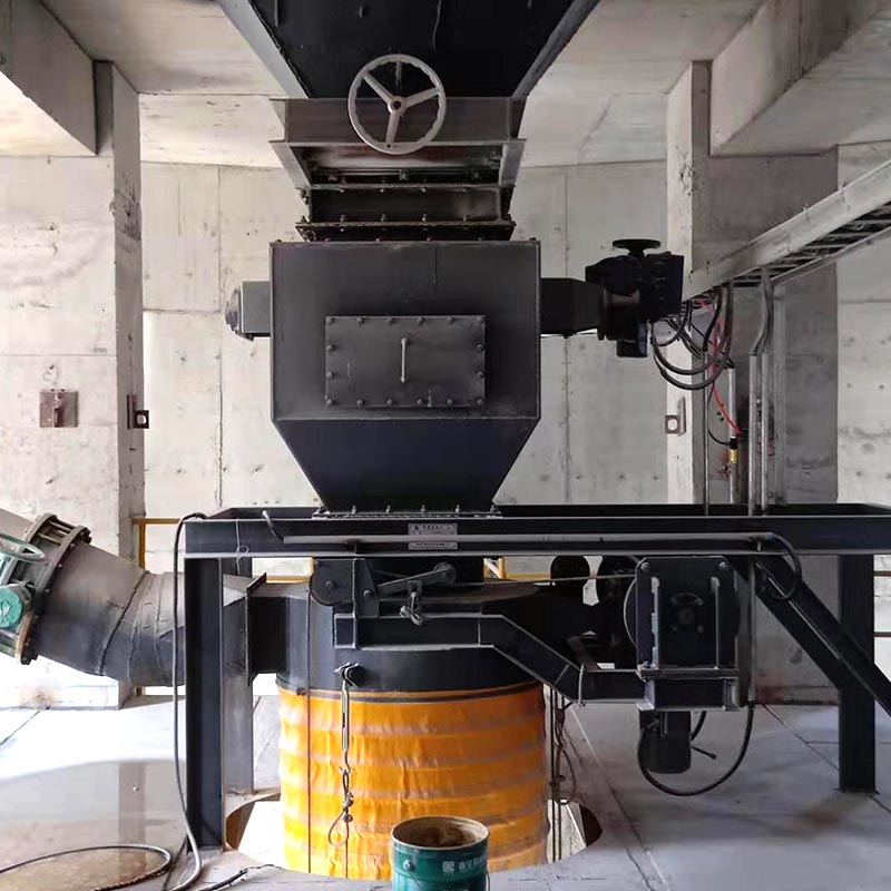 Aggregate bulk machine designed for efficient handling and processing of aggregate materials, showcasing its robust construction and operational features.