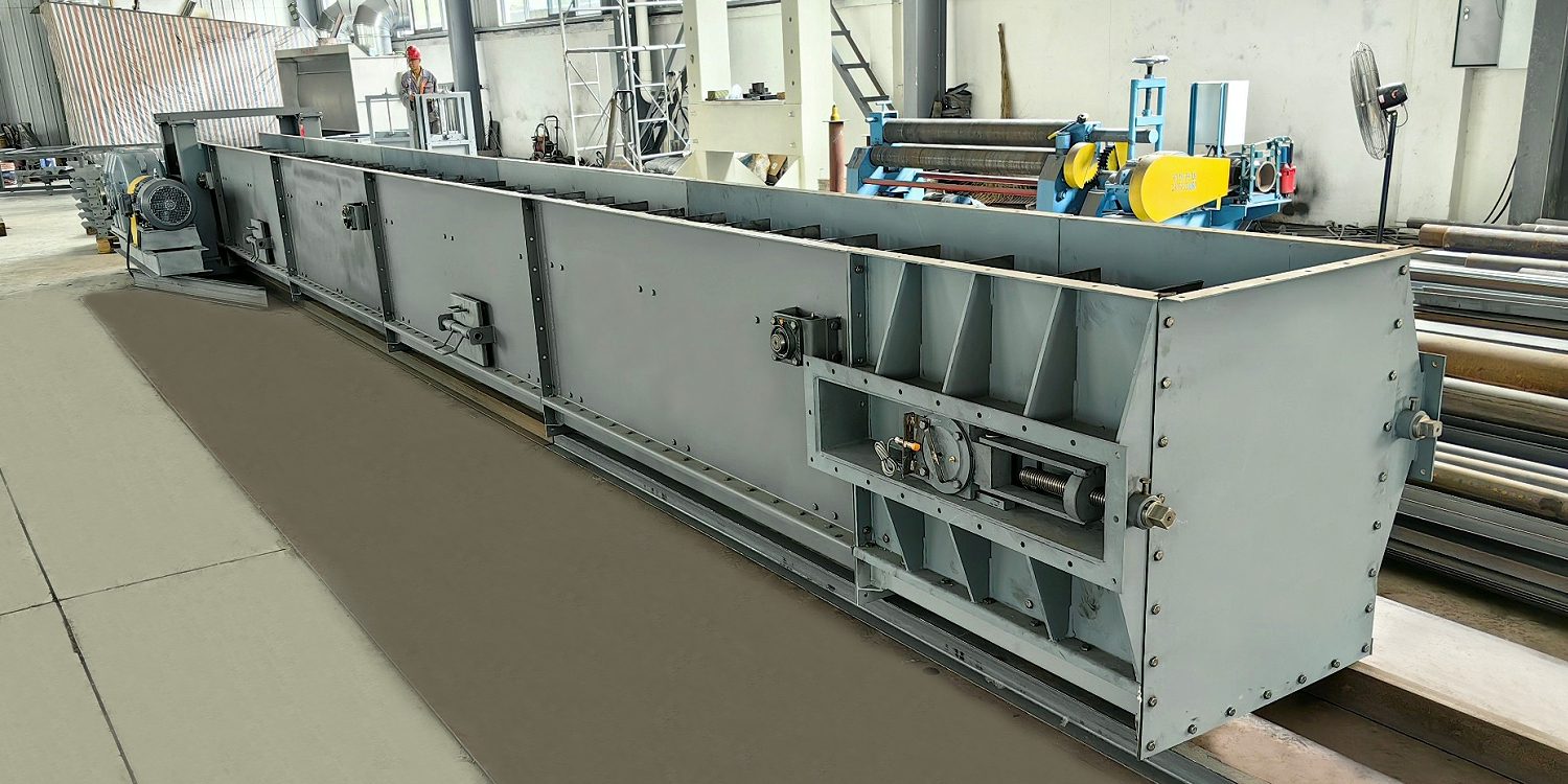 A large Air Chain Conveyor is placed inside the factory waiting to be shipped.